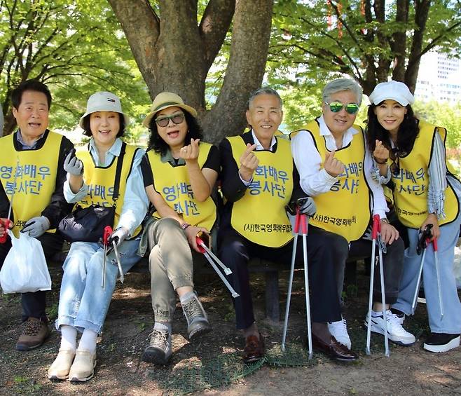 왼쪽부터 고진명 엄유신 정미혜 유하식 한지일 정서임/한국영화배우협회 제공