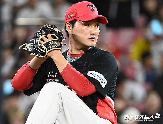 전상현은 29일 창원 NC파크에서 열린 '2024 신한 SOL Bank KBO 리그' NC 다이노스와 주중 3연전 두 번째 경기에서 구원 등판. 1이닝 무실점으로 시즌 두 번째 세이브를 기록했다. 이날 경기 전 전상현은 모교 대구상원고 후배들을 위한 응원의 메시지를 전했다. 엑스포츠뉴스 DB