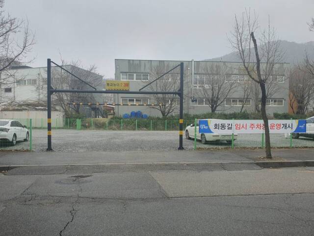 파주시가 자투리땅을 활용한 소규모 주차장을 늘려 적재적소에 공급할 방침이다. 사진은 자투리 땅에 설치된 공영주차장. 파주시 제공