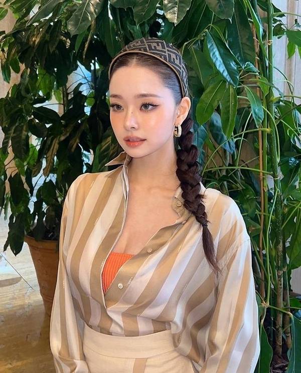뷰티 크리에이터 프리지아가 1일 자신의 인스타그램에 여러 장의 사진을 게재하며 팬들의 관심을 끌고 있다./사진=SNS