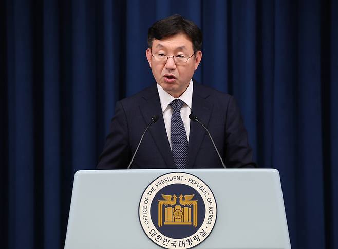 성태윤 대통령실 정책실장이 5월20일 서울 용산 대통령실 청사에서 해외 직구 논란과 관련해 브리핑하고 있다.ⓒ연합뉴스