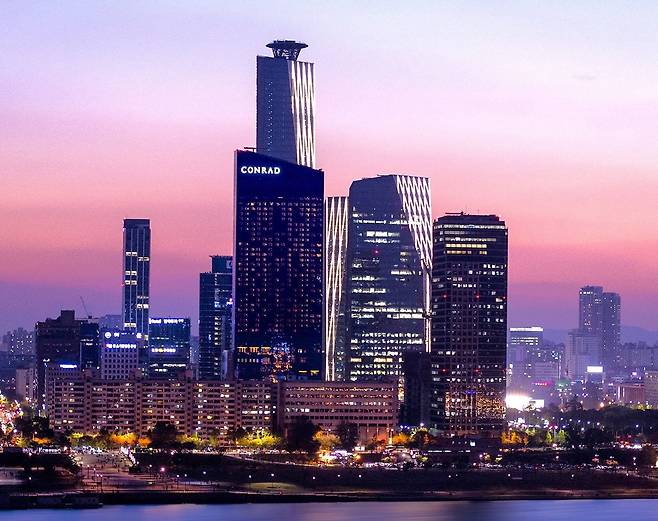 콘래드 호텔을 포함한 서울 여의도 일대의 모습./JLL