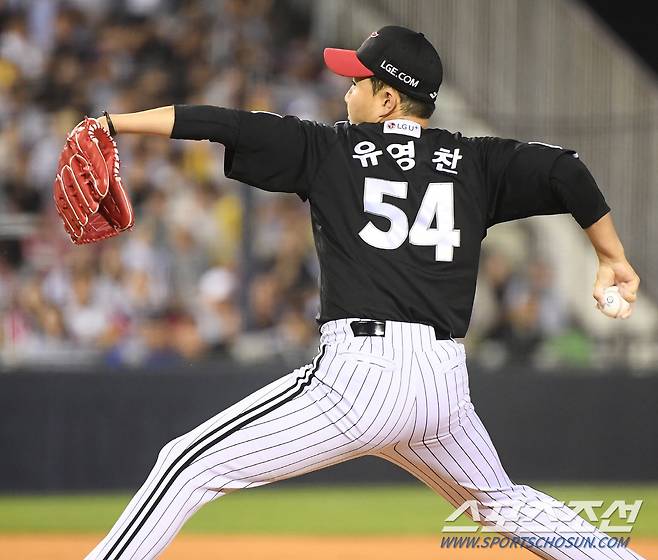 1일 잠실구장에서 열린 LG와 두산의 경기. 9회말 유영찬이 투구하고 있다. 잠실=정재근 기자 cjg@sportschosun.com/2024.6.1/