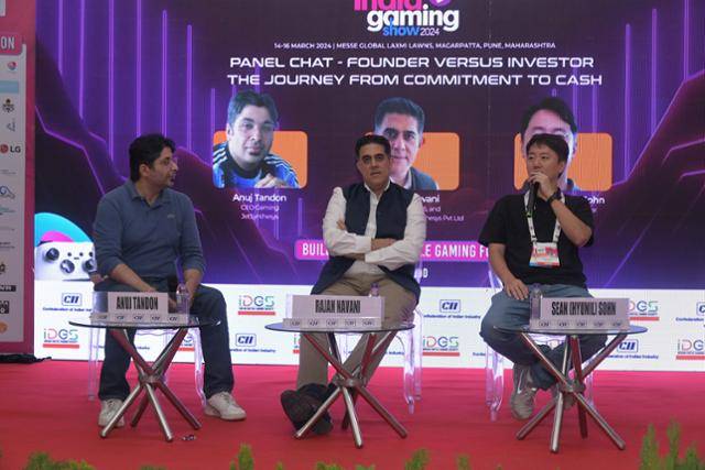 손현일(오른쪽) 크래프톤 인도법인 대표가 올해 3월 인도 마하라슈트라주 푸네에서 열린 '인디아 게이밍 쇼' 부속 콘퍼런스에서 패널로 참여하고 있다. 크래프톤 제공