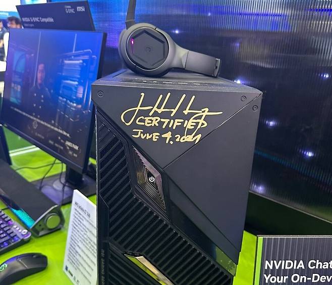 ▲ PC 등에 새겨져 있다