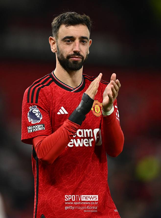 ▲ 영국 '익스프레스'는 "바이에른 뮌헨이 페르난데스 영입을 위한 입찰을 준비하고 있다. 뱅상 콤파니 신임 감독도 첫 영입으로 페르난데스를 원한다"고 전했다. 바이에른 뮌헨 외에 바르셀로나도 페르난데스가 매물로 나오면 움직일 태세다.