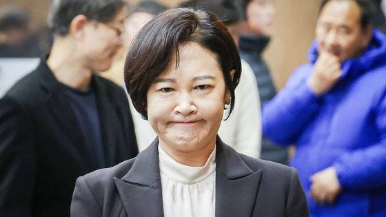 이수진 전 무소속 의원이 지난 2월 국회에서 민주당 탈당 기자회견을 위해 입장하고 있다. 연합뉴스