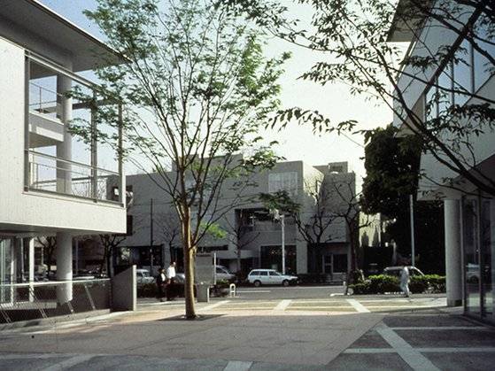 도쿄 다이칸야마의 힐사이드 테라스 아파트. 지난 6일 세상을 뜬 일본 건축가 마키 후미히코의 대표작이다. 사진 마키 앤 어소시에이츠