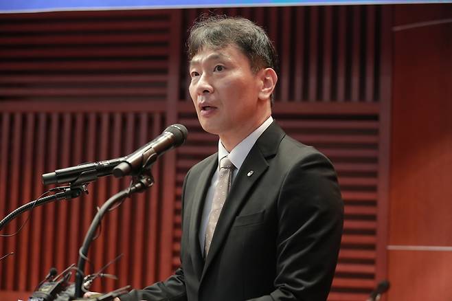 이복현 금융감독원장이 12일 서울 여의도에서 열린 자본시장 선진화를 위한 기업지배구조 세미나에서 축사하고 있다.|금융감독원 제공