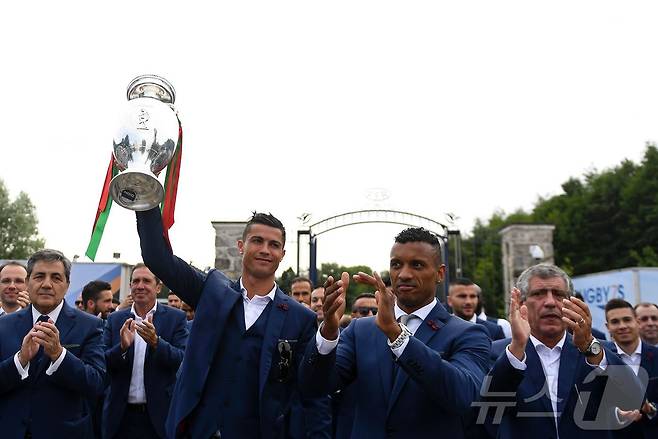 유로 2016 우승 후 기뻐하는 포르투갈ⓒ AFP=뉴스1