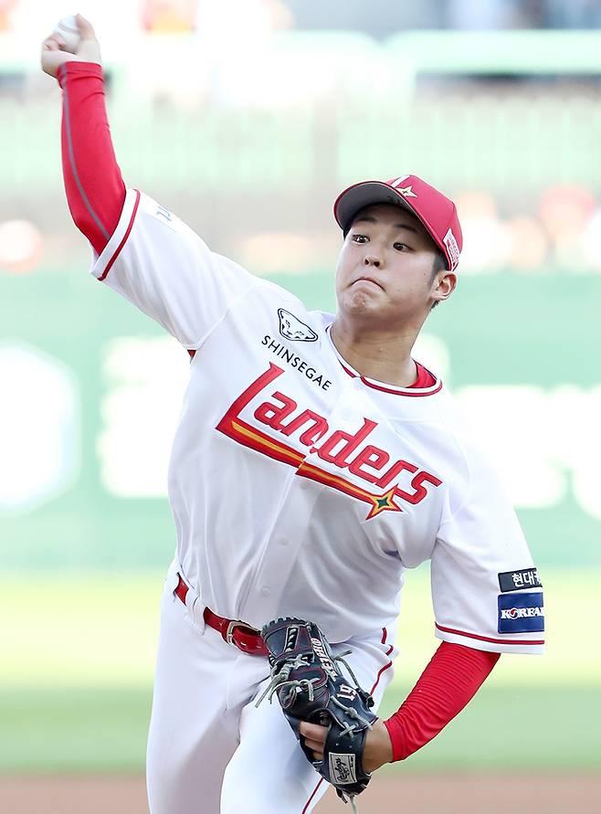 13일 KIA전에서 시라카와 케이쇼가 공을 던지고 있다. 사진 | SSG랜더스