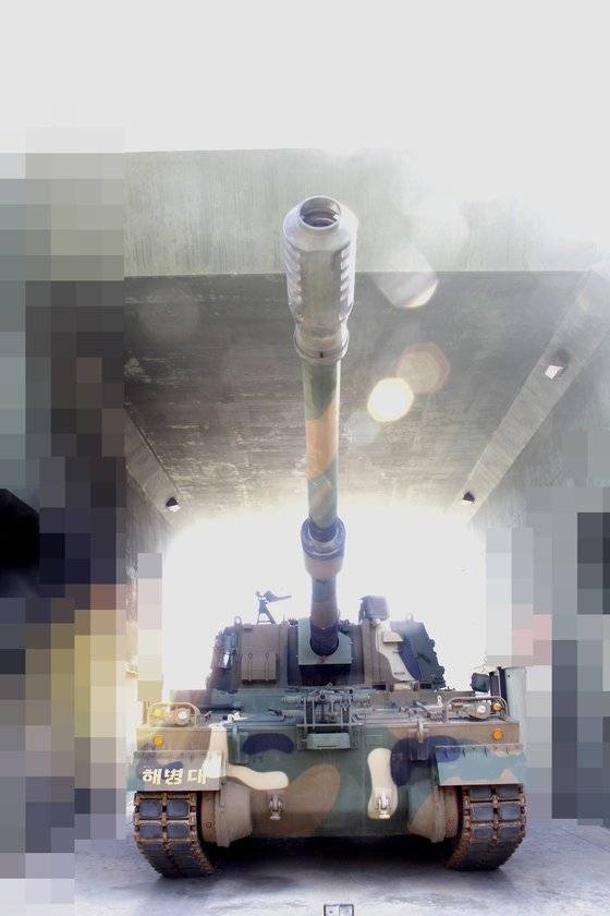 연평부대 포7중대의 K9 자주포. 북한의 무력 도발에 바로 반격할 수 있도록 포문은 늘 북쪽을 향해 주요 목표물을 조준하고 있다. 박영준 작가