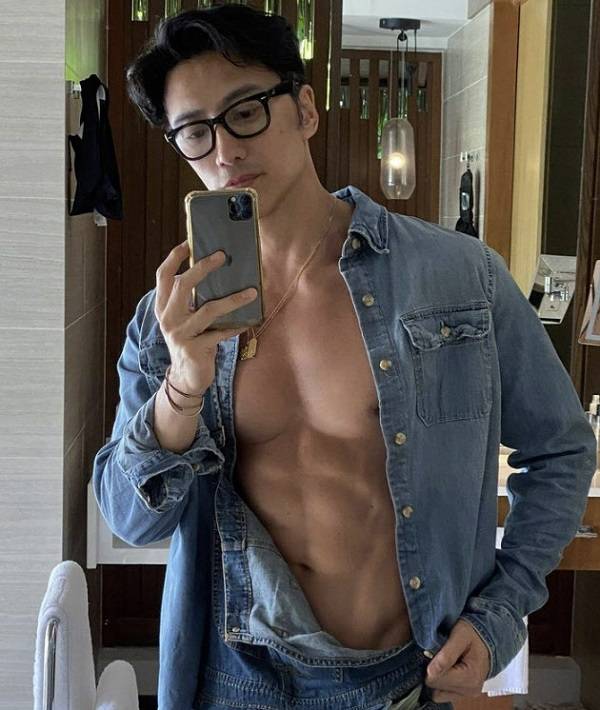 동안 외모로 국제적 이목을 끈 싱가포르 사진작가 추안도 탄. 인스타그램 캡처