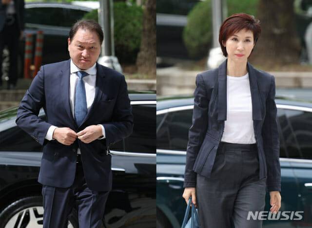 최태원(왼쪽) SK그룹 회장과 노소영 아트센터 나비 관장(사진=뉴시스)