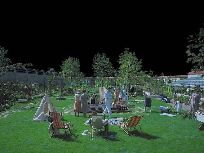 "존 오브 인터레스트" 포스터 중 / 찬란