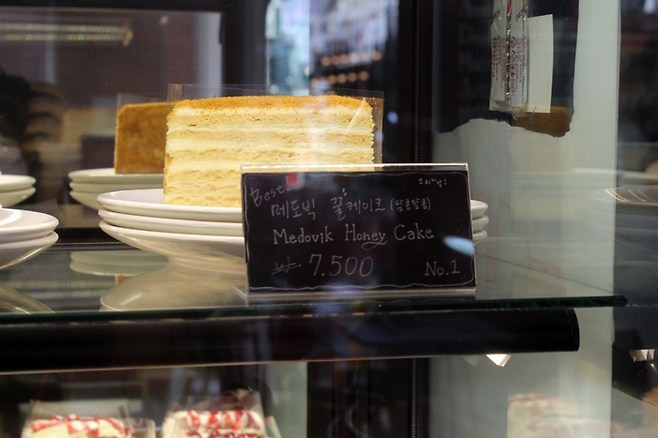 러시아 케익에서 판매 중인 메도빅 / 사진=정세윤 여행+ 기자
