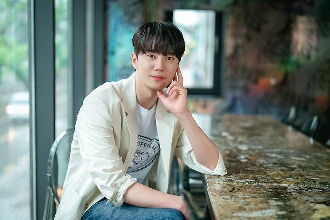 티빙 오리지널 드라마 ‘나는 대놓고 신데렐라를 꿈꾼다’에 문차민 역으로 출연한 배우 이준영. 사진 티빙