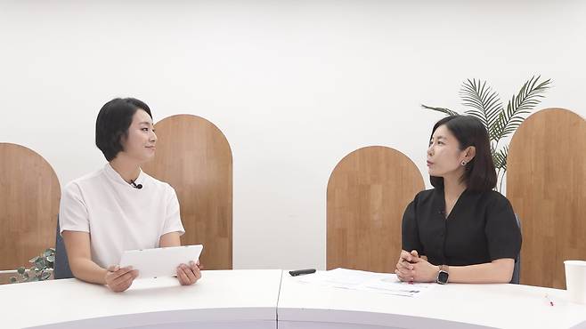 김효선(오른쪽) NH농협은행 부동산수석전문위원이 현 부동산 시장에 대해 전망하고 있다. /'조선일보 머니' 캡쳐