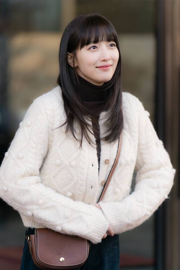 표예진이 '나는 대놓고 신데렐라를 꿈꾼다'에서 신데렐라 신재림 역을 맡아 극을 이끌었다. /시크릿이엔티, 티빙