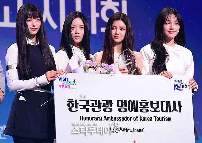 그룹 뉴진스. <강영국 기자>