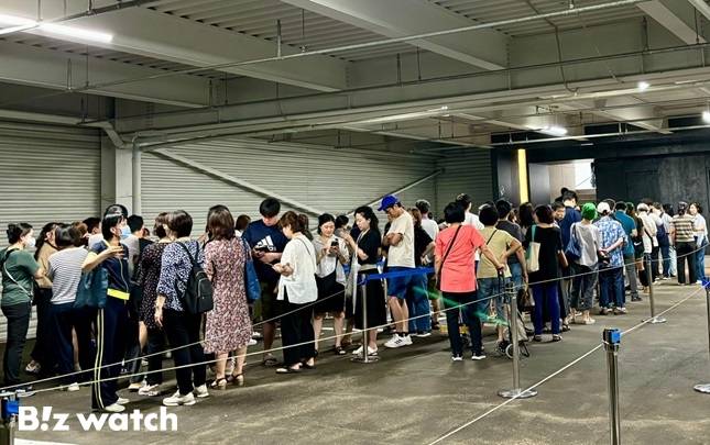 12일 오전 10시경, 서울 동대문구 청량리수산시장 옆 견본주택 주차장엔 50명 넘는 사람들이 줄 지어섰다. 성북구 장위동에서 분양하는 '푸르지오 라디우스 파크'에 청약하려는 인파다. /사진=김진수 기자