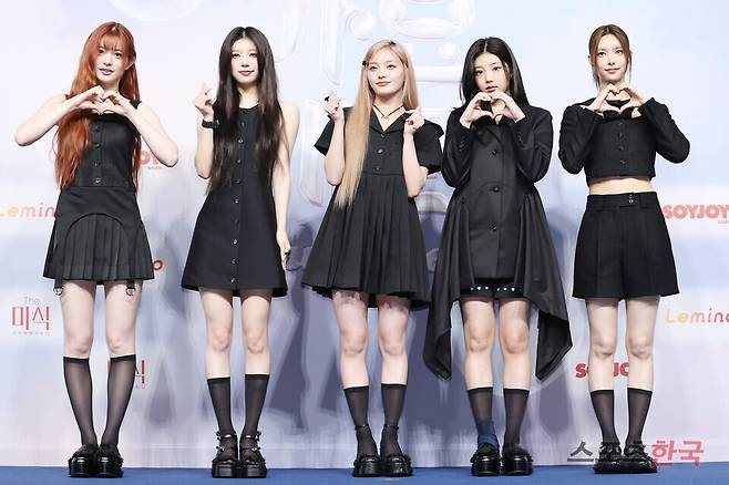 '2024 SBS 가요대전 Summer' 블루카펫 행사에 참석한 그룹 아일릿. ⓒ이혜영 기자 lhy@hankooki.com