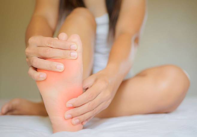 발 볼 넓거나, 오목발, 평발, 무좀 있는 사람 샌들 고를 때 주의해야 한다./사진=게티이미지뱅크