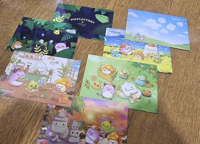 - 엽서 세트 가격까지 생각하면 레코드판 가격은 정말 저렴한 편이다