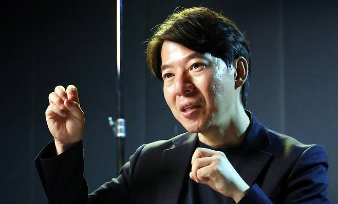 이광수 광수네복덕방 대표가 지난 15일 오후 서울 마포 한겨레신문사 본사에서 부동산 시장에 관해 이야기하고 있다. 김경호 선임기자 jijae@hani.co.kr