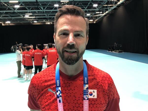 스웨덴 출신의 헨리크 시그넬 한국 여자핸드볼대표팀 감독.