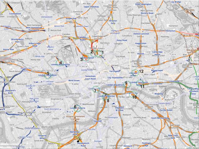 ▲그림 1 런던 도심부와 철도망 구조도. 자료: openrailwaymap.org 누락된 Mooregate는 12번 역 근처에 있고, Blackfairs는 9번과 평행하게 템즈 강 위에 있다.