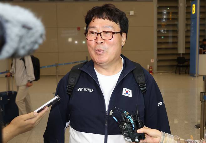(영종도=연합뉴스) 한상균 기자 = 7일 귀국한 김택규 대한배드민턴협회장이 인천공항에서 기자들의 질문에 답하고 있다. 파리올림픽에 동행한 김 회장은 선수단보다 먼저 돌아왔다. xyz@yna.co.kr
(끝)<저작권자(c) 연합뉴스, 무단 전재-재배포, AI 학습 및 활용 금지>
