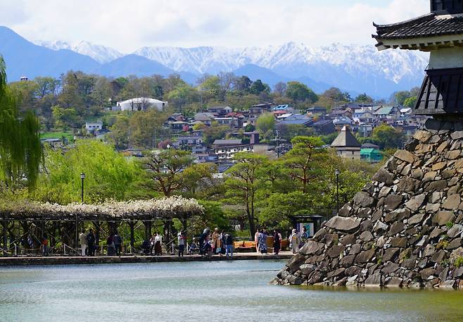 나가노현 마쓰모토성과 마주하는 일본 주부(中部)지방의 알펜루트