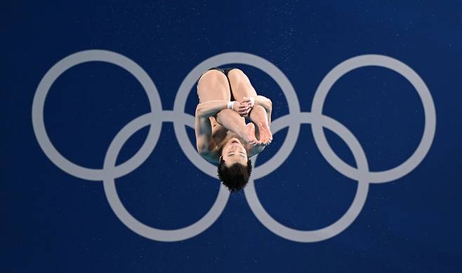 우하람이 8일(현지시각) 프랑스 파리 아쿠아틱센터에서 열린 2024파리올림픽 다이빙 남자 3m 스프링보드 결승을 앞두고 훈련을 하고 있다. 우하람은 결승 1~6차 시기 합계 374.150점을 얻어 12명 중 11위를 차지했다. 2024.8.08 파리=올림픽사진공동취재단/SS