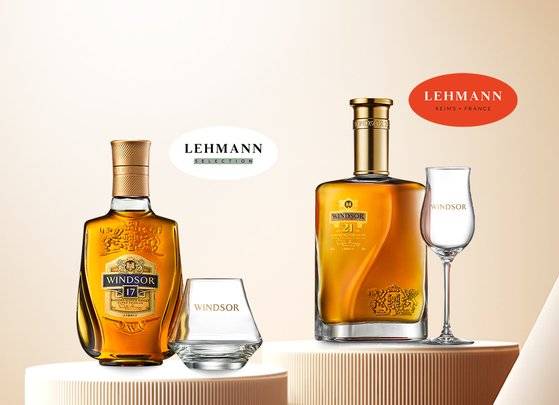 스카치위스키 브랜드 윈저가 데일리샷 입점을 기념해 레만글라스의 잔을 세트로 한 특별 구성을 선보였다. 사진 윈저글로벌