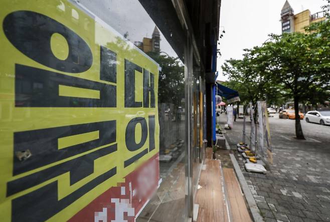 경기 불황 장기화로 공실 상가가 늘고 투자수익률은 뒷걸음질 치고 있다. 사진은 서울시내 한 공실 상가. /사진=뉴시스