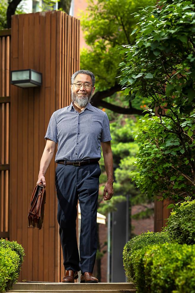 김원곤 서울대학교 의과대학 명예교수는 "남을 위해서가 아니라 나 자신의 '희열'을 위한 지적 탐구가 필요하다"며 "체력과 지력이 어우러져야 파워 시니어로 살 수 있다"고 말했다. /양수열 영상미디어 기자
