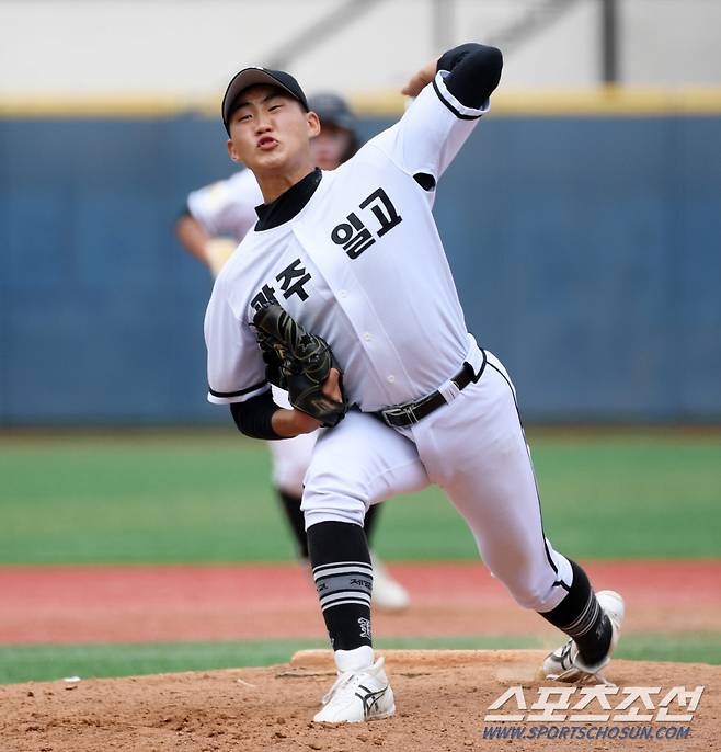 제79회 청룡기 전국고교야구선수권 대회 16강전 안산공업고와 광주제일고의 경기가 11일 서울목동야구장에서 열렸다. 광주일고 김태현이 역투하고 있다. 목동=박재만 기자pjm@sportschosun.com/2024.07.11/