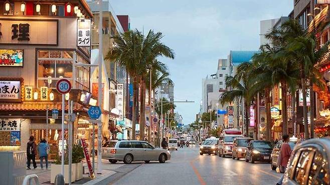 일본 오키나와의 주요 관광지인 국제거리.