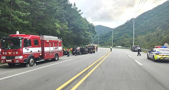 지난 28일 경남 거제에서 교통사고로 2명이 사망하고 3명이 다쳤다. 경남경찰청 제공