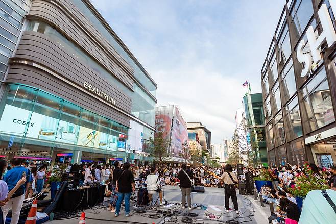 방콕의 시암 스퀘어(Siam Square). 쇼핑몰과 호텔, 영화관 등이 몰려 있는 번화가 중 하나다. 사진 태국관광청