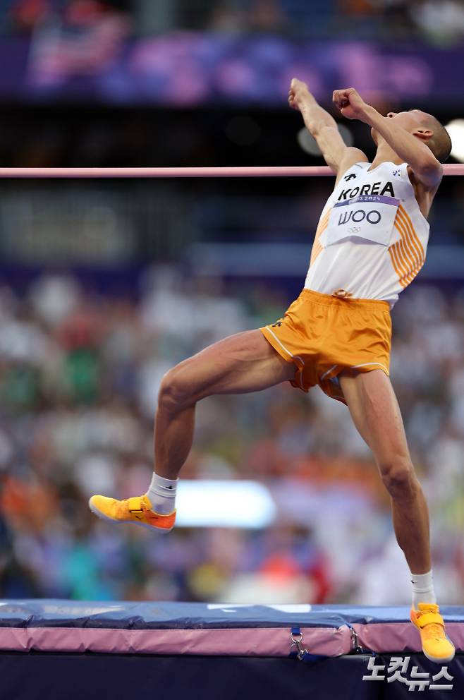 2024 파리올림픽 높이뛰기 남자 결승이 10일(현지시간) 프랑스 생드니 스타드 드 프랑스에서 열렸다. 한국 우상혁이 2.31m 3차 시기에 실패하고 있다. 2024.8.10/ 생드니=올림픽사진공동취재단/ KCK 황진환 기자