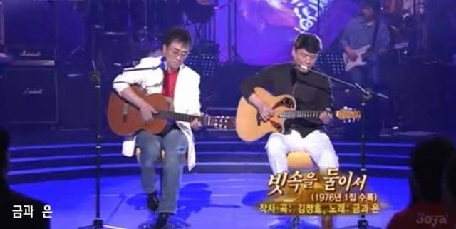 '빗속을 둘이서'는 각종 인기가요 차트에서 1위는 물론 5개월 이상 톱5에 랭크될만큼 열기가 뜨거웠다. 투에이스는 그해 KBS, TBC 중창 부문상을 수상했고, 남성 듀오 사상 처음으로 76년, 77년 연속 MBC 10대 가수상을 수상하며 스타덤에 올랐다. /KBS