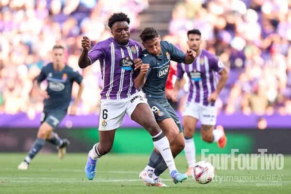 사진=게티이미지. 스페인 라리가는 4일(한국시간) 공식 채널을 통해 8월 U-23 이달의 선수 후보를 공개했다. 바르셀로나의 에이스로 등극한 라민 야말을 비롯해 파블로 바리오스, 크리스탄투스 우체, 라울 모로와 함께 벨리스도 이름을 올렸다.