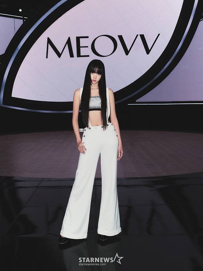 걸그룹 '미야오'(MEOW) 수인이 6일 오후 온라인으로 진행된 데뷔 싱글 앨범 '미야오' 발매 기념 쇼케이스에서 포즈를 취하고 있다. /사진제공=더블랙레이블 2024.09.06 /사진=이동훈