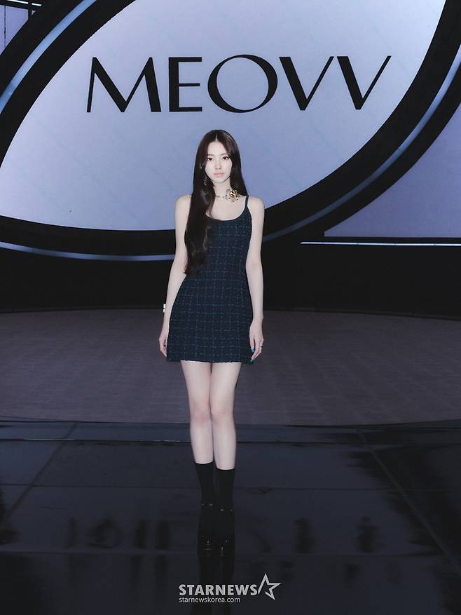 걸그룹 '미야오'(MEOW) 안나가 6일 오후 온라인으로 진행된 데뷔 싱글 앨범 '미야오' 발매 기념 쇼케이스에서 포즈를 취하고 있다. /사진제공=더블랙레이블 2024.09.06 /사진=이동훈