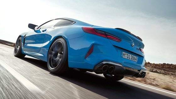 신차 출고가가 2억4940만원인 BMW M8쿠페 컴페티션(사진)은 올 상반기 총 8대가 법인차량으로 등록됐는데, 이중 연두색 번호판을 부착한 건 3대였다. 사진 BMW