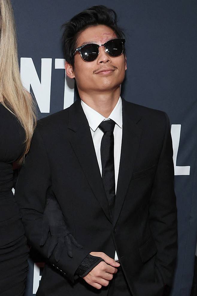 할리우드 배우 안젤리나 졸리의 둘째 아들 팍스가 8일(현지시간) 캐나다 토론토에서 열린 '토론토국제영화제'(TIFF)에서 열린 영화 '아웃도어 블러드'(Without Blood) 레드카펫 행사에 참석했다. 이 영화는 안젤리나 졸리가 감독과 시나리오를 맡은 작품이다. /AFPBBNews=뉴스1