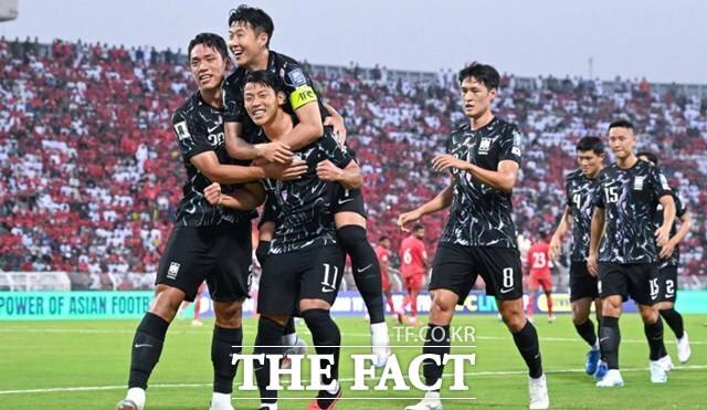 한국의 '캡틴' 손흥민은 오만 원정에서 후반 37분 1-1의 균형을 깨는 결승골로 홍명보호의 첫승을 견인했다./AFC