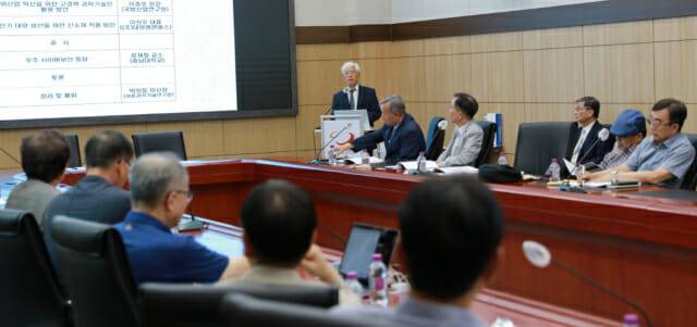 박희동 세종과학기술연구원 이사장이 11일 열린 P-MC포럼에서 개회사하고 있다.